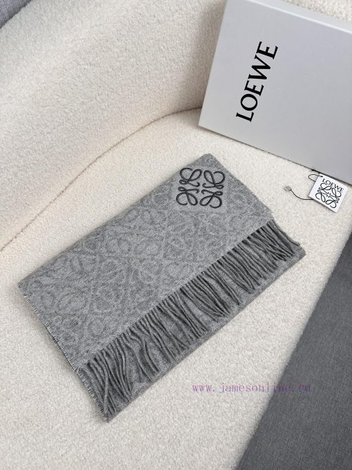 Loewe Chessboard Embroidered 2024 Loewe Logo Scarf is out in new style. Loewe's new logo scau5tlr1re - Image 14