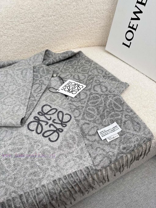 Loewe Chessboard Embroidered 2024 Loewe Logo Scarf is out in new style. Loewe's new logo scau5tlr1re - Image 20