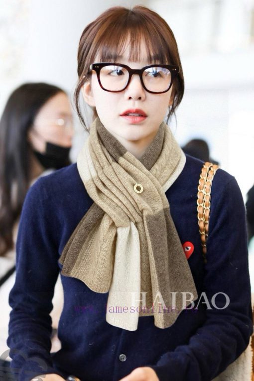The new Loro Piana Beef LP Color blocked Multi functional Neck allows you to wrap it as you c599duzu - Image 11