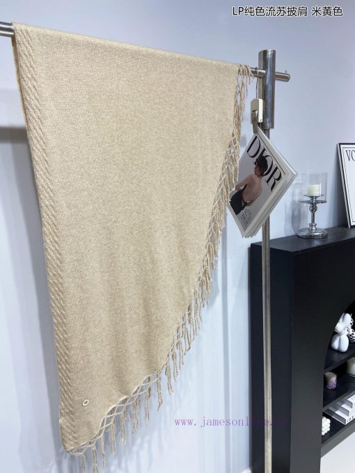The new Loro Piana Cattle LP solid color tassel shawl is a multifunctional shawl that can bey9ve75l3 - Image 17