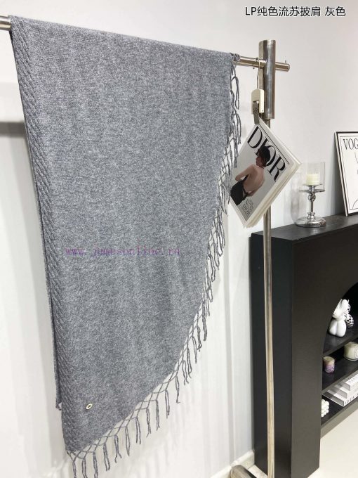 The new Loro Piana Cattle LP solid color tassel shawl is a multifunctional shawl that can beqoqhco17 - Image 7