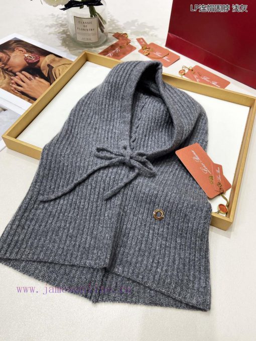 The newly released Loro Piana Beef LP hooded scarf is both a scarf and a hat, with an elastizo3l7w2b - Image 10