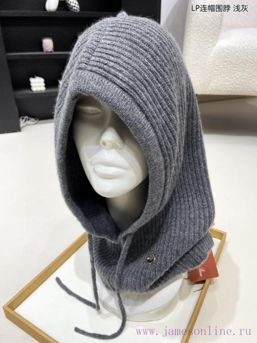 The newly released Loro Piana Beef LP hooded scarf is both a scarf and a hat, with an elastizo3l7w2b - Image 15