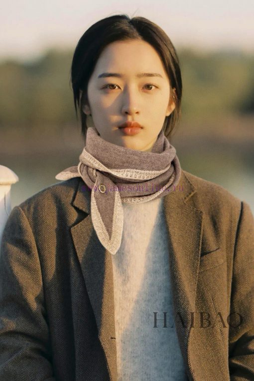 Loro Piana Beef LP Golden Thread Edge Small Triangle Scarf is a fashionable, noble and populzw6rti45 - Image 13