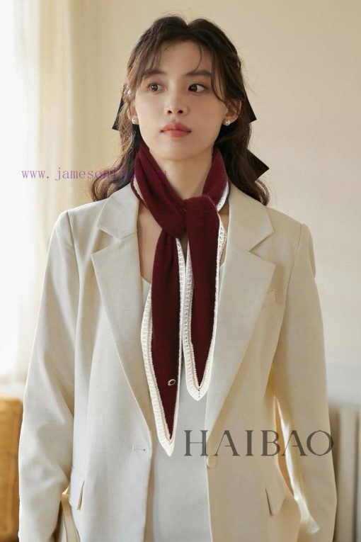 Loro Piana Beef LP Golden Thread Edge Small Triangle Scarf is a fashionable, noble and populfsrqg2v0 - Image 13
