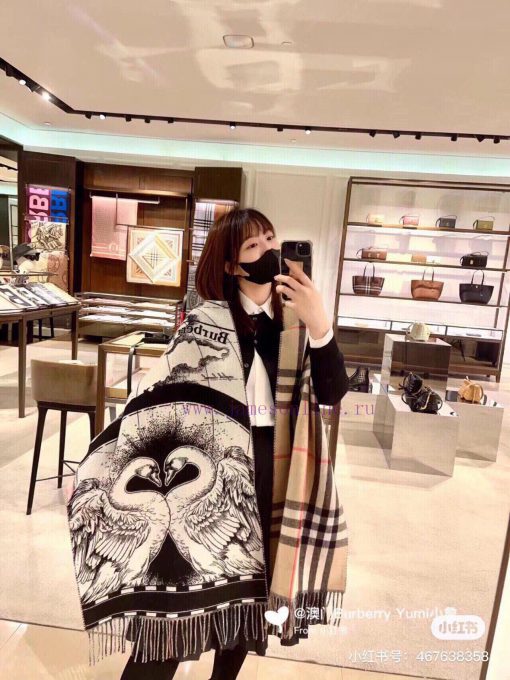 Burberry's new product in 2023, Swan double-sided scarf shawl 🧣 Crafted from carefully selecdievw8uh - Image 3