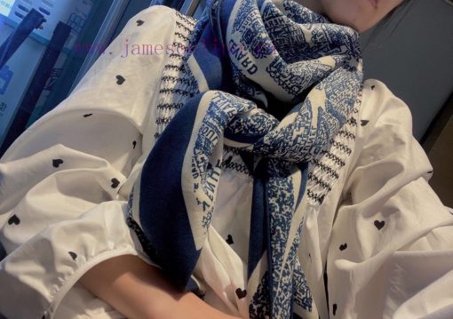 The new 140 velvet square scarf from Dior is highly recommended for VIP customers. It must b7zoasxgs - Image 2