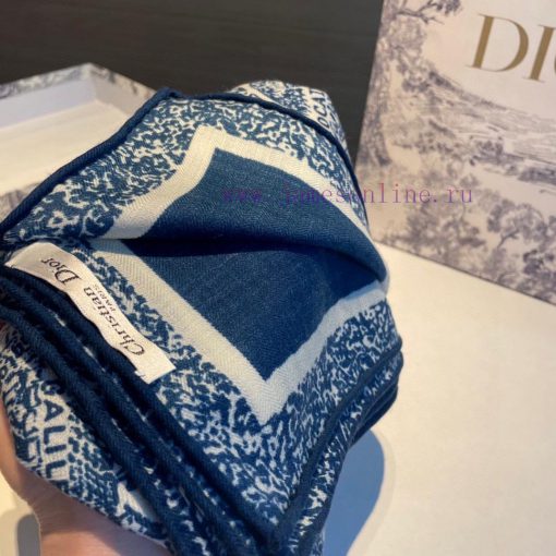 The new 140 velvet square scarf from Dior is highly recommended for VIP customers. It must b7zoasxgs - Image 6