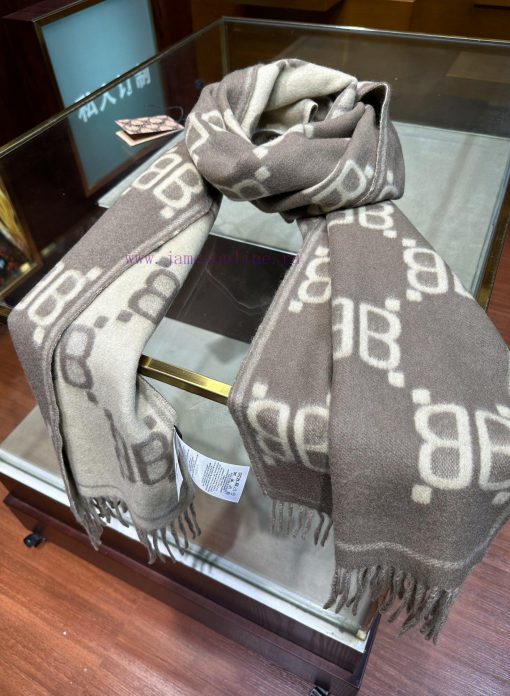 , limited edition customized Balenciaga and Gucci co branded shawl with soft and comfortables7jamvdk - Image 4
