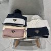 Prada PRADA official website's new classic set of hats, scarves, and fox fur balls, made of 0dvl2omu