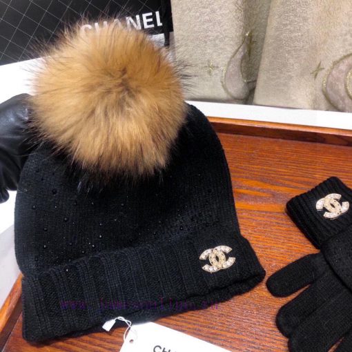 Chanel three piece set of CHANEL cashmere knitted scarf, hat and gloves, 70% cashmere and 3050ktkj94 - Image 7