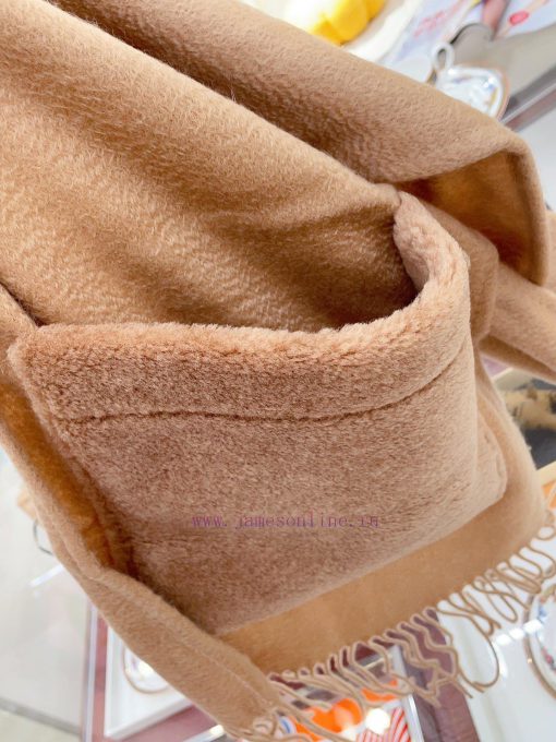Fashionable autumn and winter MAX element lovers must have super luxury and taste. MAXMARA's1ueei0l1 - Image 8