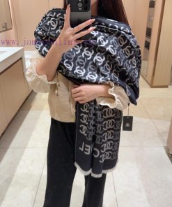 Chanel's low-key luxury sense ️ Exquisite soft and elite level fashionable scarf ️ This scars60urirb