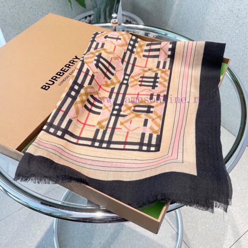 The shiny scarf from Burberry is new, and this one is too familiar. The classic double F is g888epoz - Image 12
