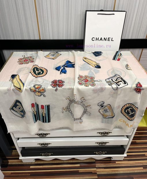 It's so beautiful. 2023Chanel really likes the double C-side ring velvet long scarf. The actpkqfsugw - Image 8