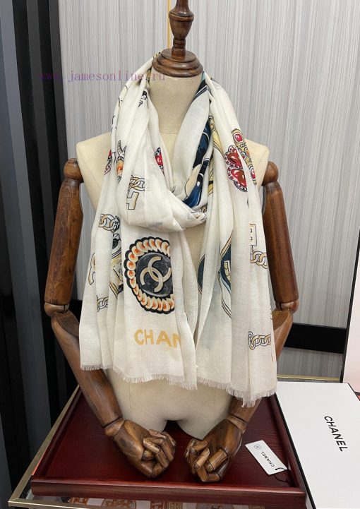 It's so beautiful. 2023Chanel really likes the double C-side ring velvet long scarf. The actpkqfsugw - Image 9