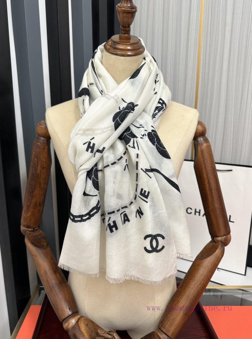 Chanel Silver Silk [Eating Melon] Sparkling [Coffee] Top design is so beautiful, I really adabvb739l - Image 9