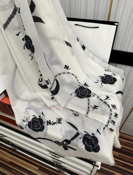 Chanel Silver Silk [Eating Melon] Sparkling [Coffee] Top design is so beautiful, I really adabvb739l - Image 16