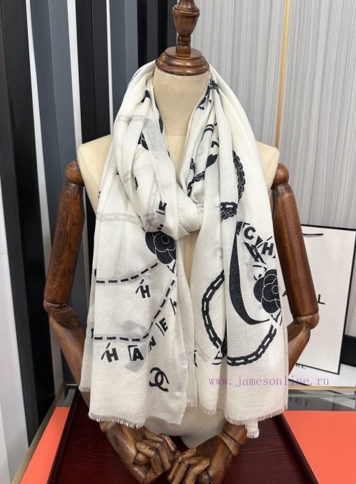 Chanel Silver Silk [Eating Melon] Sparkling [Coffee] Top design is so beautiful, I really adabvb739l - Image 17