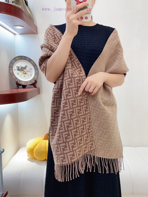 New gradient premium ‼️ Fendi's most popular scarf this year is being snapped up all over thbf8zgoxa - Image 11