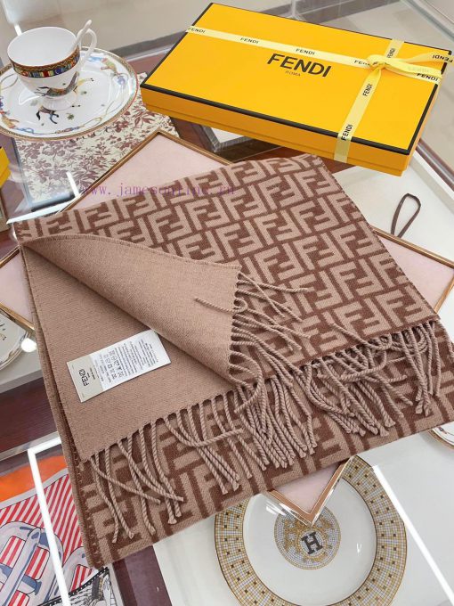 New gradient premium ‼️ Fendi's most popular scarf this year is being snapped up all over thbf8zgoxa - Image 14
