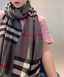 Classic and versatile 🧣 Every women's wardrobe must have fashionable items that are warm andjisyw1w5
