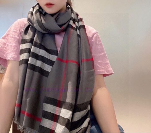 Classic and versatile 🧣 Every women's wardrobe must have fashionable items that are warm andjisyw1w5