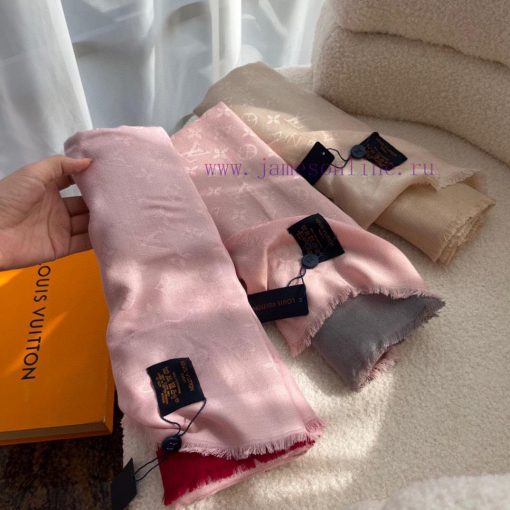 The Jacquard Gradient Cashmere Square Scarf High End Collection is all made from high-qualitxxcc0ooe - Image 11