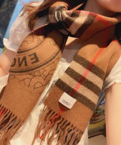 BU Home Burberry Scottish plaid logo new product synchronized monochrome new tassel scarf, mv3na5fmv