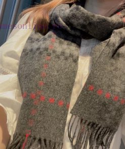 Last order, from the UK. This is a Burberry retro checkerboard cashmere scarf, which completiw6j0a09