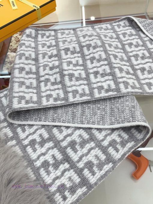 The Fendi family, the first place in the fur family, has been really popular in the past twoqv43e9hy - Image 8