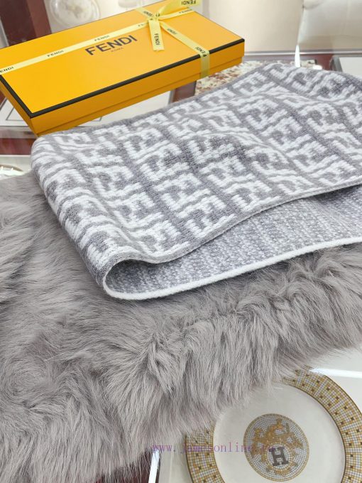 The Fendi family, the first place in the fur family, has been really popular in the past twoqv43e9hy - Image 18