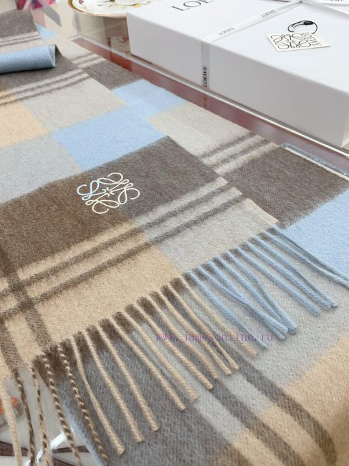 Full cashmere Luoyiwei small logo two-color embroidered cashmere scarf 🧣, This scarf is a un7p2uohib - Image 5
