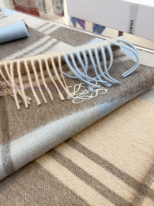 Full cashmere Luoyiwei small logo two-color embroidered cashmere scarf 🧣, This scarf is a un7p2uohib - Image 9