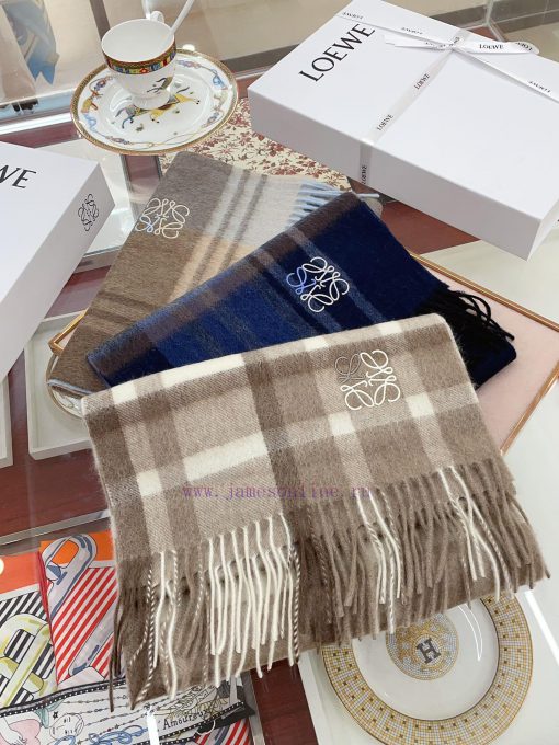 Full cashmere Luoyiwei small logo two-color embroidered cashmere scarf 🧣, This scarf is a un7p2uohib - Image 12