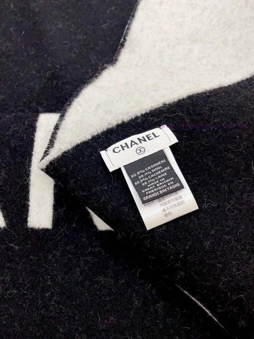 CHANEL's new color blocked cashmere shawl is the best Chanel in the world. Cashmere is extres60tggog - Image 9