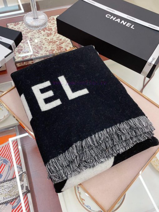 CHANEL's new color blocked cashmere shawl is the best Chanel in the world. Cashmere is extres60tggog - Image 12