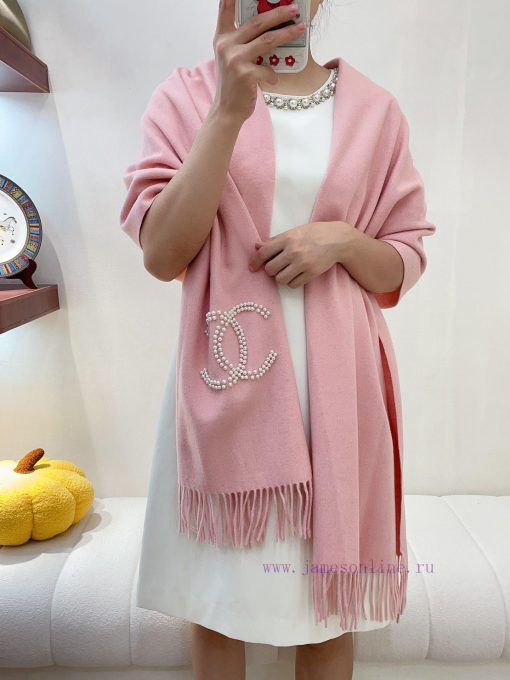 CHANEL is a high-end, comfortable, and fashionable scarf that touches your heart. The scarf e6qg7gbe - Image 2