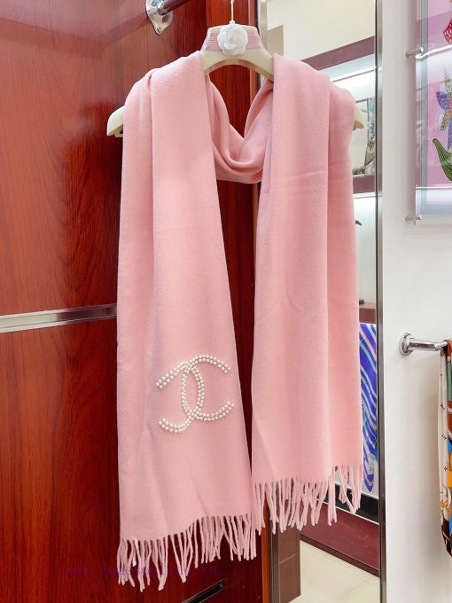 CHANEL is a high-end, comfortable, and fashionable scarf that touches your heart. The scarf e6qg7gbe - Image 5