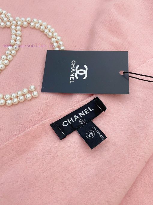 CHANEL is a high-end, comfortable, and fashionable scarf that touches your heart. The scarf e6qg7gbe - Image 8