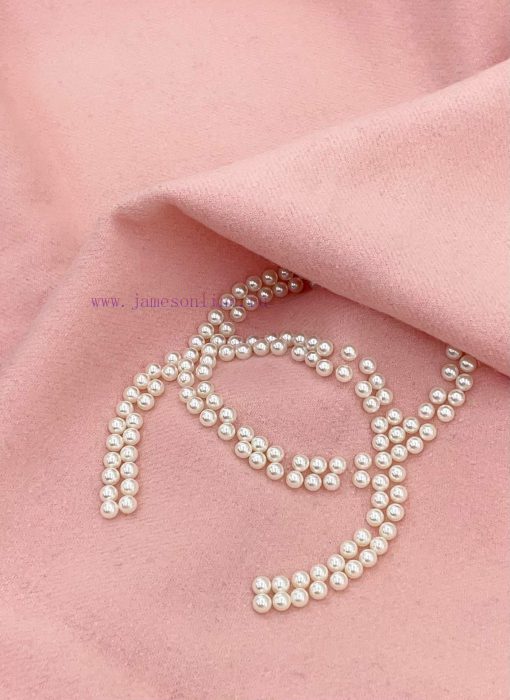 CHANEL is a high-end, comfortable, and fashionable scarf that touches your heart. The scarf e6qg7gbe - Image 15