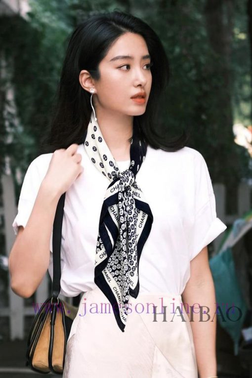 The new Chanel LOGO color blocked cashmere 90 double-sided same color printed cashmere squars1c25fe8 - Image 2