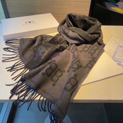 The joint venture between Balenciaga and Gucci has always been a leading brand in the fashiooa2v909k - Image 17