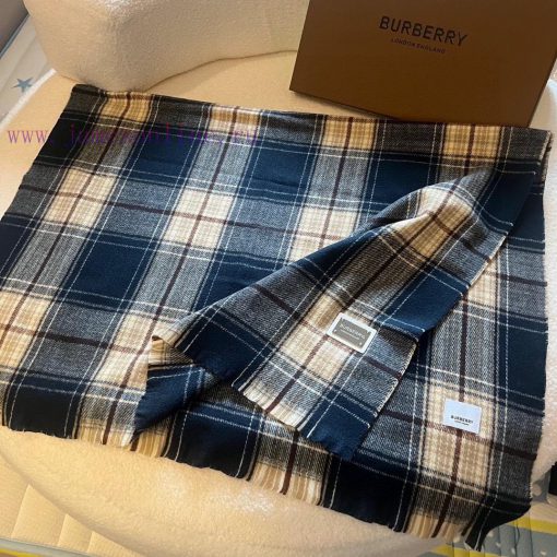 Burberry is a classic style that has been popular for N years. Trendy people have several Bucsxdiv2b - Image 13