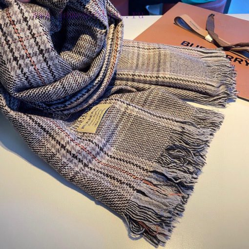 Burberry's best-selling product is the Wannian cashmere scarf shawl, which is loved by many tfuq12c5 - Image 16