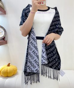 COACH Classic Coach Scarf is also so beautiful, not only in terms of appearance but also in z0vqifro