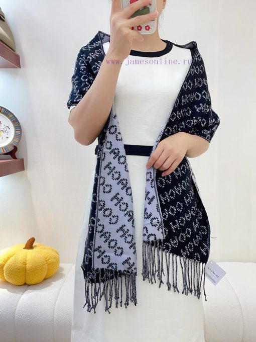 COACH Classic Coach Scarf is also so beautiful, not only in terms of appearance but also in z0vqifro