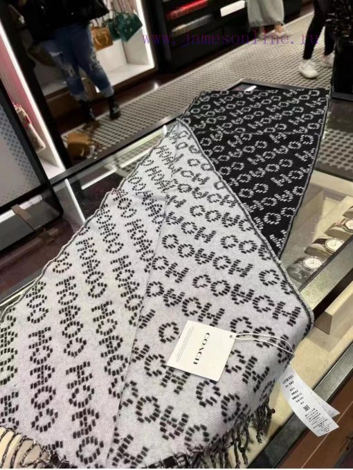 COACH Classic Coach Scarf is also so beautiful, not only in terms of appearance but also in z0vqifro - Image 13