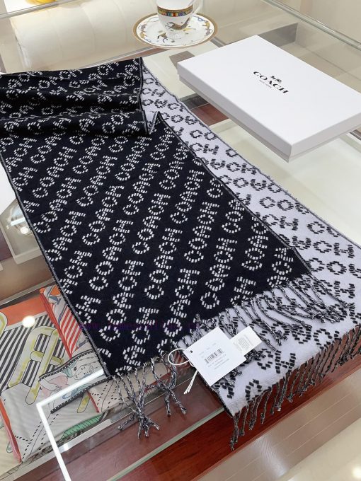 COACH Classic Coach Scarf is also so beautiful, not only in terms of appearance but also in z0vqifro - Image 15