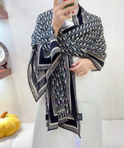 DIOR's latest flagship rolled edge scarf is a perfect match for both vacation and daily wear5j67a65u